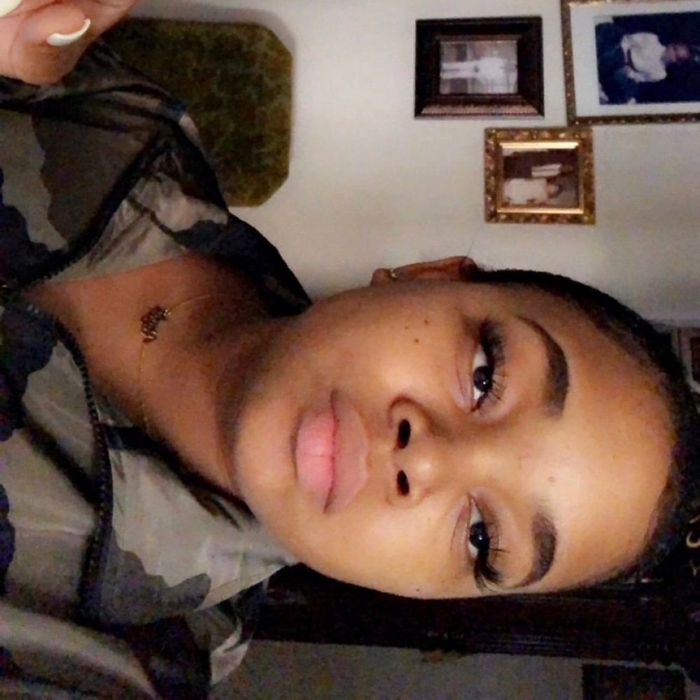 Meet Your Posher/Lash Tech 🥳